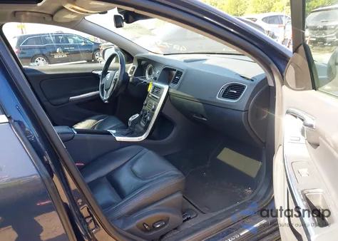 2013 Volvo S60 T5/T5 Platinum/T5 Premier/T5 Premier Plus z USA, uszkodzony, nr VIN YV1612FH9D2178834